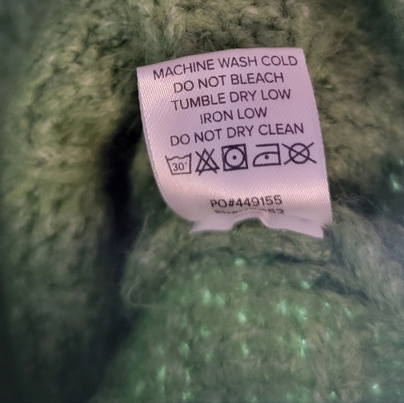 SOLD NWT 🥰 All Things Sweet Cable Knit Crossover Sweater. - Picture 7 of 9